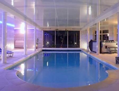 Au Charme Du Lac Piscine & Spa 2 Forges-les-Eaux Eksteriør bilde